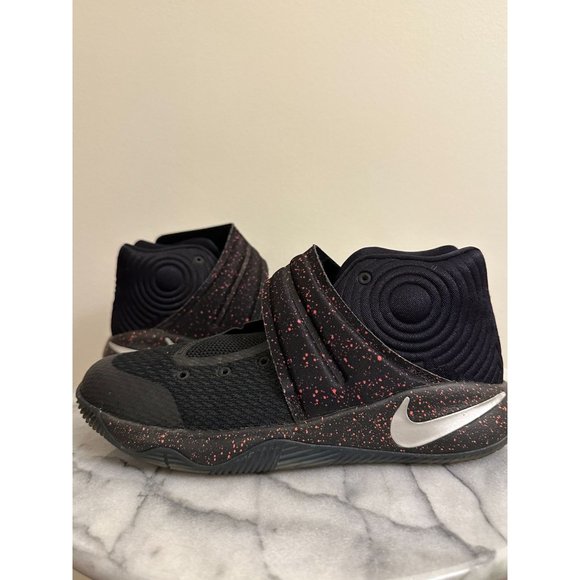 Nike Kyrie Basketball 🏀 Black Speckle Sneakers size 5.5Y (laces not included) - Picture 1 of 14